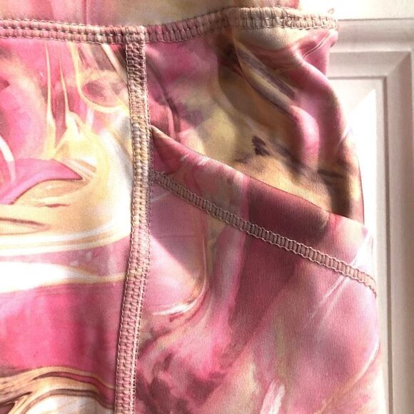 CALVIN KLEIN PERFORMANCE - L Sz XS Printed Stretch Biking Shorts. Fitted. NWT! - Picture 4 of 13